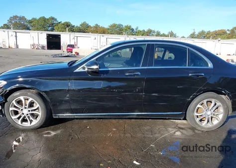 2015 Mercedes-Benz C 300 4Matic из США, поврежденный, VIN 55SWF4KBXFU064635